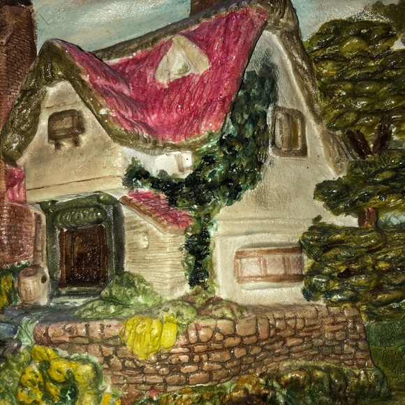 Vintage Chalkware decorative plate,  an eye catching piece of decor to hang - Picture 2 of 6